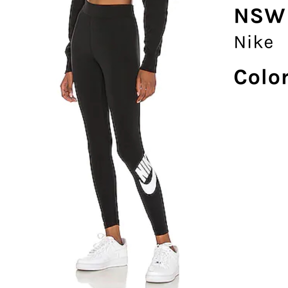 NSW Essential Legging in Black
Nike Large
